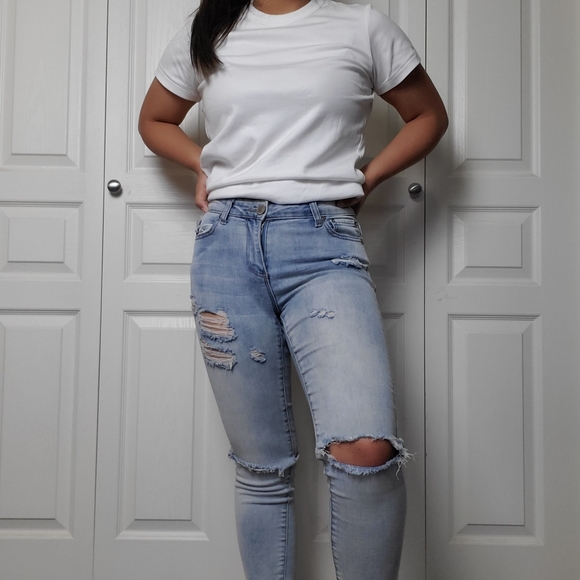 Distressed Light wash Skinny Jeans - Picture 2 of 4